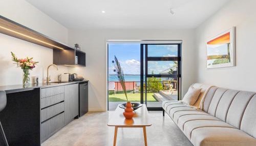 Point Chevalier Beach Studio with Ocean Views