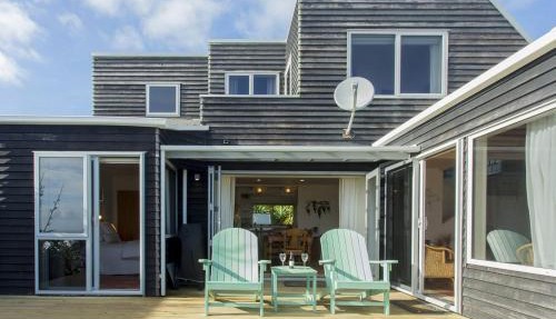 Chester Cottage Beachfront - direct ocean access