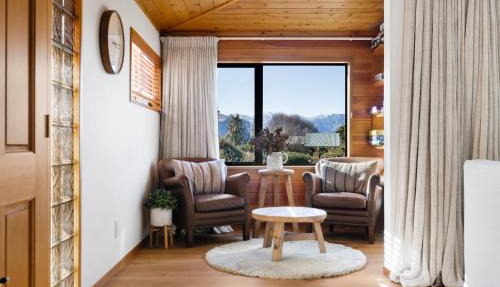 4BR Wanaka Home - Walk to That Wanaka Tree & Lake