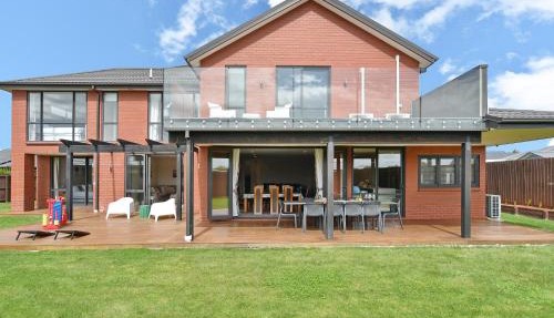 Spacious Family & Group Retreat - Wigram Residence