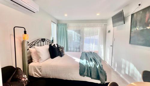 Portside Escape - Hotel Quality Linen