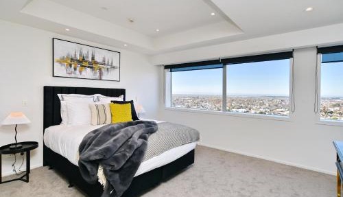 Pacific Horizon - Luxury Sky Suite - 19th Floor City Views