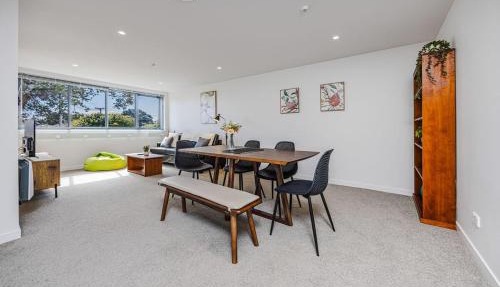 Eden Vista 3 bedroom Apartment with free parking