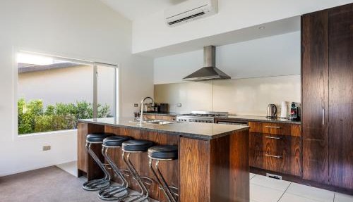 2 Lakeview Heights