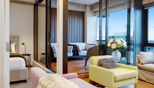 Premium Cityscape Abode w Skytower view & Parking