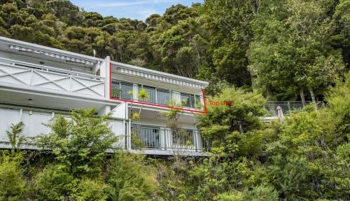 Nana Glads of Paihia