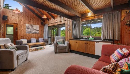 Lakeside Villa - Lake Rotoiti Holiday Home