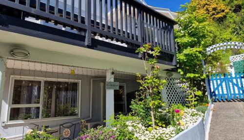 Entire ground floor with full-privacy and family-friendly popular to ferry catchers
