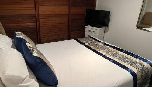 Seaview Waterfront Hotel Apt