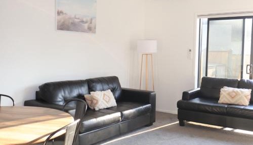 Spacious CBD 3BR- Walk to Parakiore Recreation Center,CBD, Hosp, & Oval