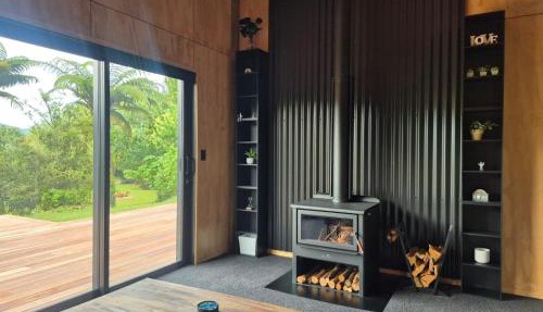 Modern Comfort in Collingwood - Brand New Holiday Home