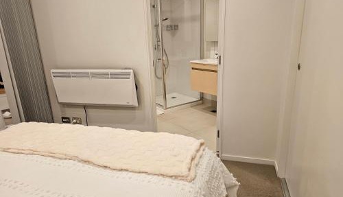 Cosmo Quarters - City Apartment with Pool & Spa