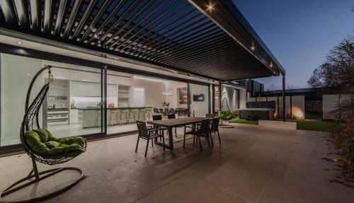 How the 1percent Live - Waiwetu St Sleeps 15