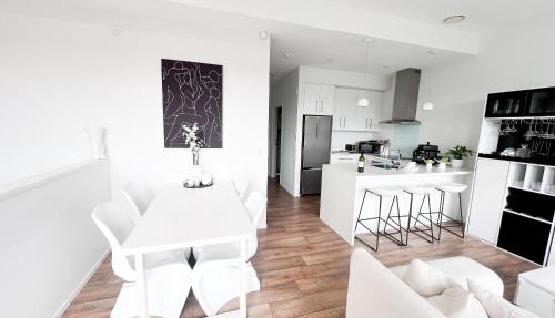 Luxury 2 Bedroom Apartment with cocktail bar and espresso machine