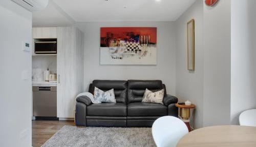 Augustus Harmony Apartment with Parking - Air-con