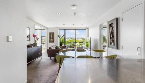 Perfection, Style, 2BR, 2BA, 2 Free Carpark 400m to Eden Park