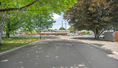 Farley Avenue Turret & Lounge