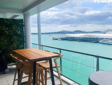 Luxury Apartment - Parking - Hot Tub - Stunning Views