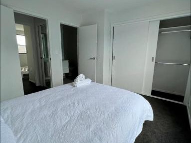 Immaculate - 2 Bedroom Townhouse close to Fruitvale train station