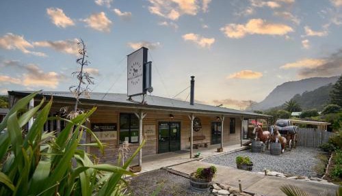 Punakaiki Rocks Hotel & Garden Bar