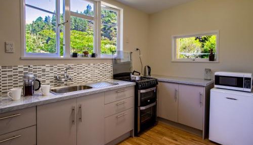 Kauri Cottage at Marble Hills - Marahau Holiday Home