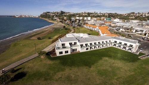 East Pier Hotel