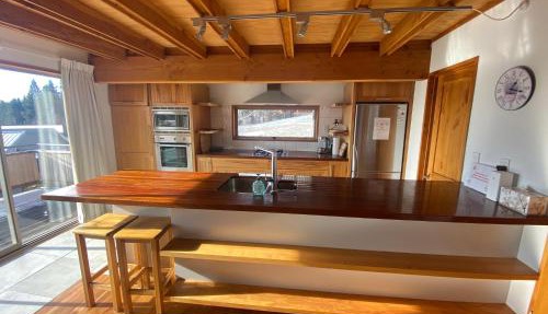 Glacier Rock Lakeview House