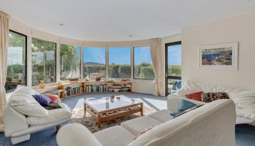 Absolute Beachfront Bliss - Waikanae Beach Home