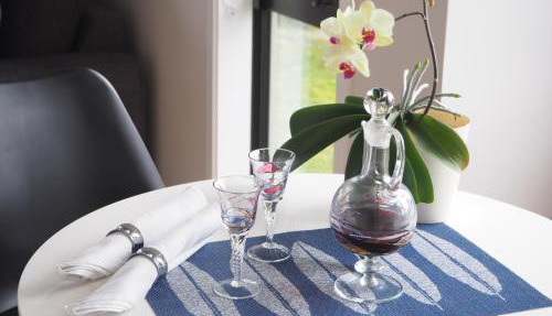 Luxury Stay - Parrot Nest - Brand New