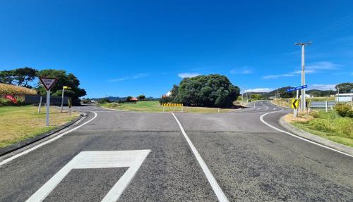 Te Kaha Beach Hotel