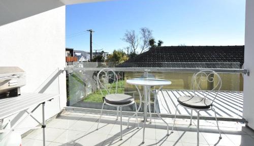 Apartment near Hagley Park with Secure Entry- Carlton Villa 3