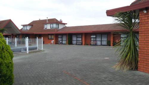Ace High Motor Inn