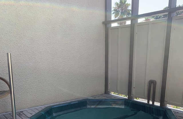 Family holiday Apartment, close to beach. Has shared swimming pool and own spa.